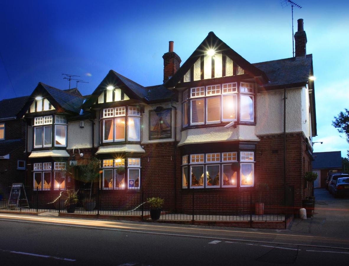 The Oyster Smack Hotel Burnham-on-Crouch ภายนอก รูปภาพ