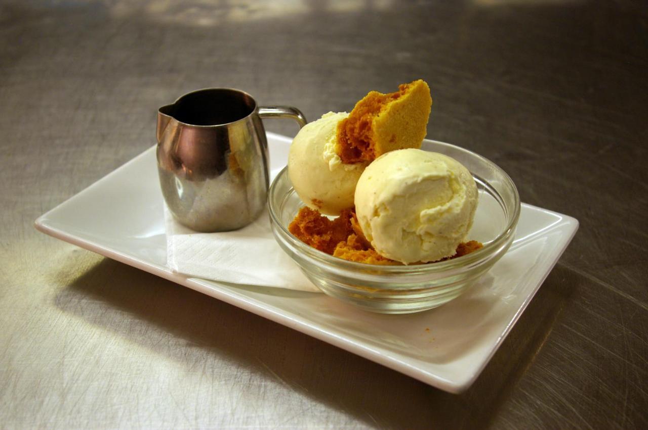 The Oyster Smack Hotel Burnham-on-Crouch ภายนอก รูปภาพ