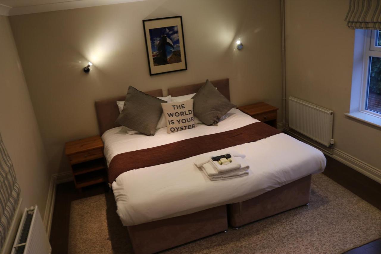 The Oyster Smack Hotel Burnham-on-Crouch ภายนอก รูปภาพ