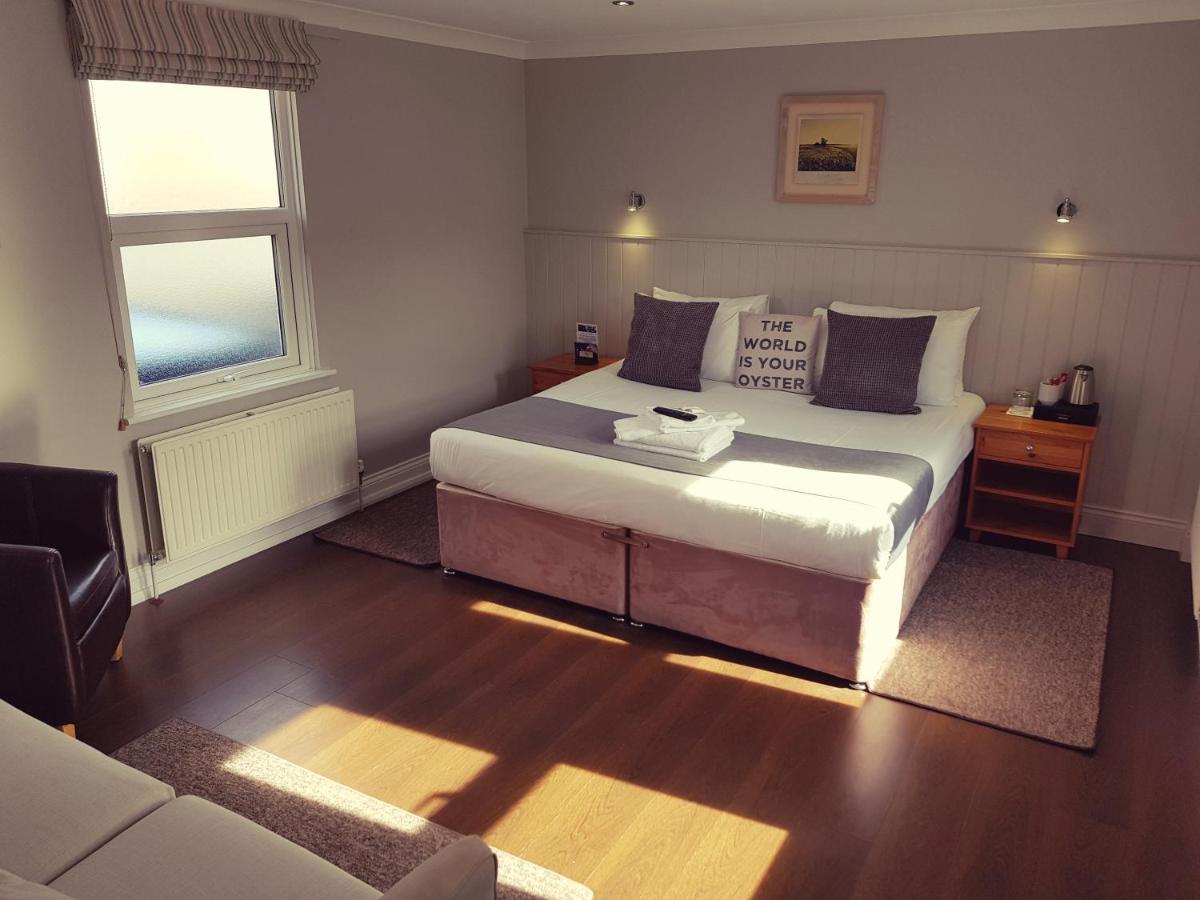 The Oyster Smack Hotel Burnham-on-Crouch ภายนอก รูปภาพ