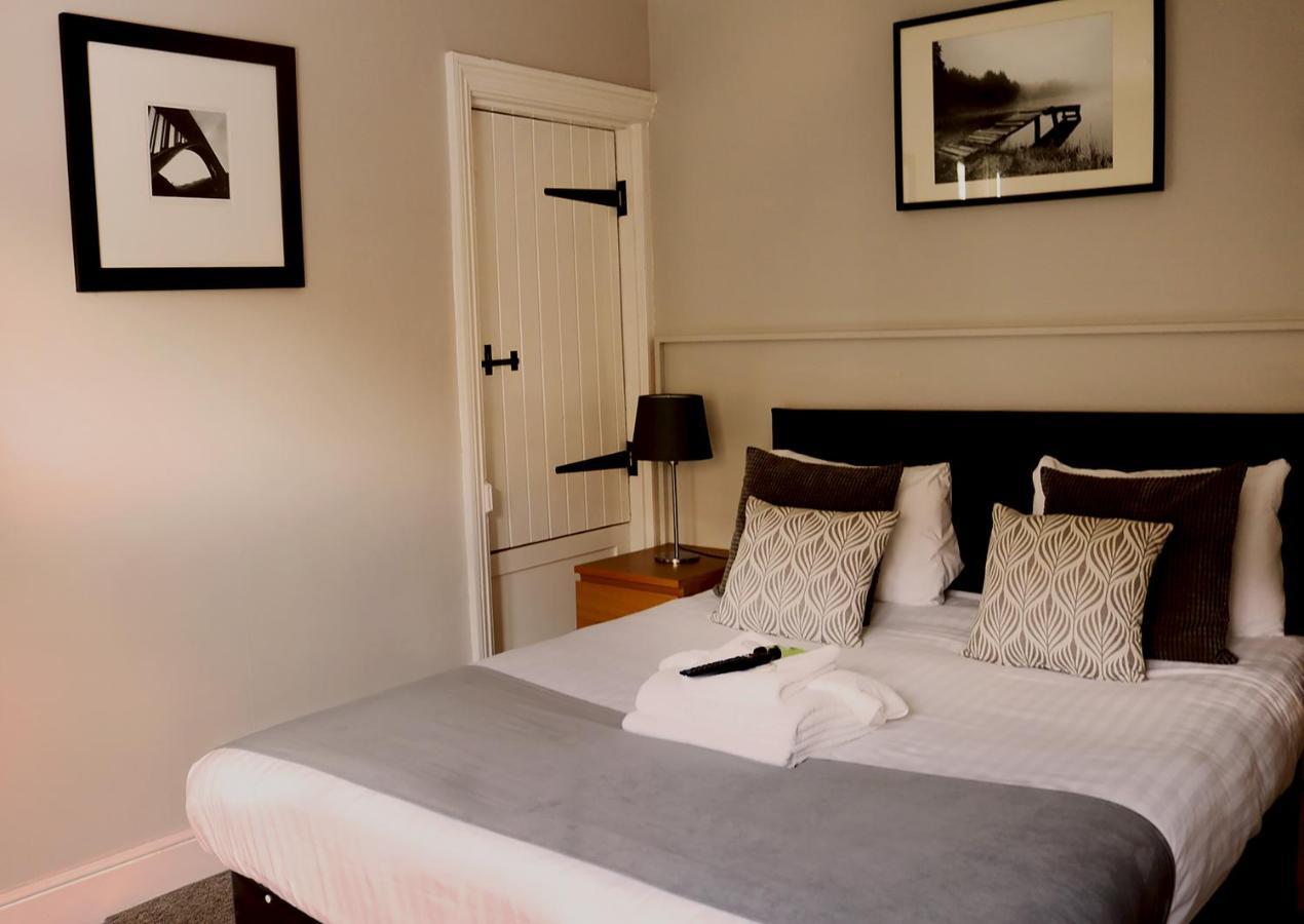 The Oyster Smack Hotel Burnham-on-Crouch ภายนอก รูปภาพ