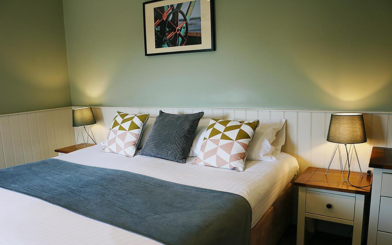 The Oyster Smack Hotel Burnham-on-Crouch ภายนอก รูปภาพ