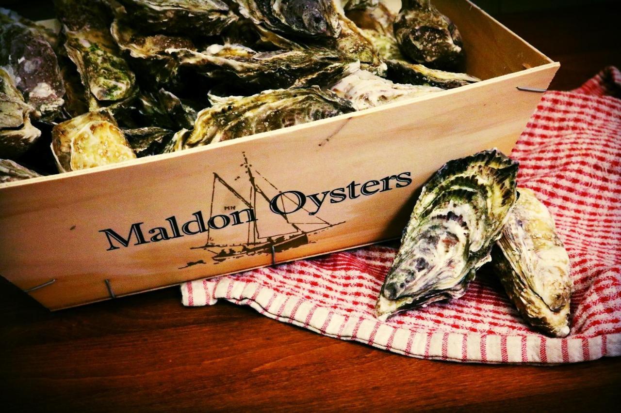 The Oyster Smack Hotel Burnham-on-Crouch ภายนอก รูปภาพ