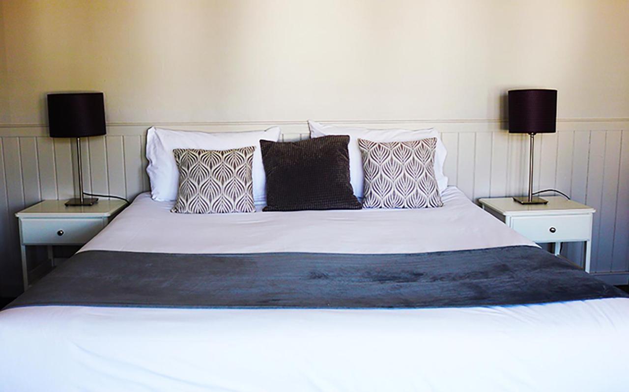 The Oyster Smack Hotel Burnham-on-Crouch ภายนอก รูปภาพ