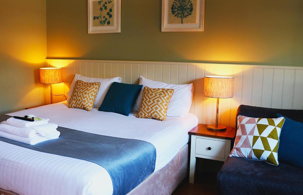 The Oyster Smack Hotel Burnham-on-Crouch ภายนอก รูปภาพ