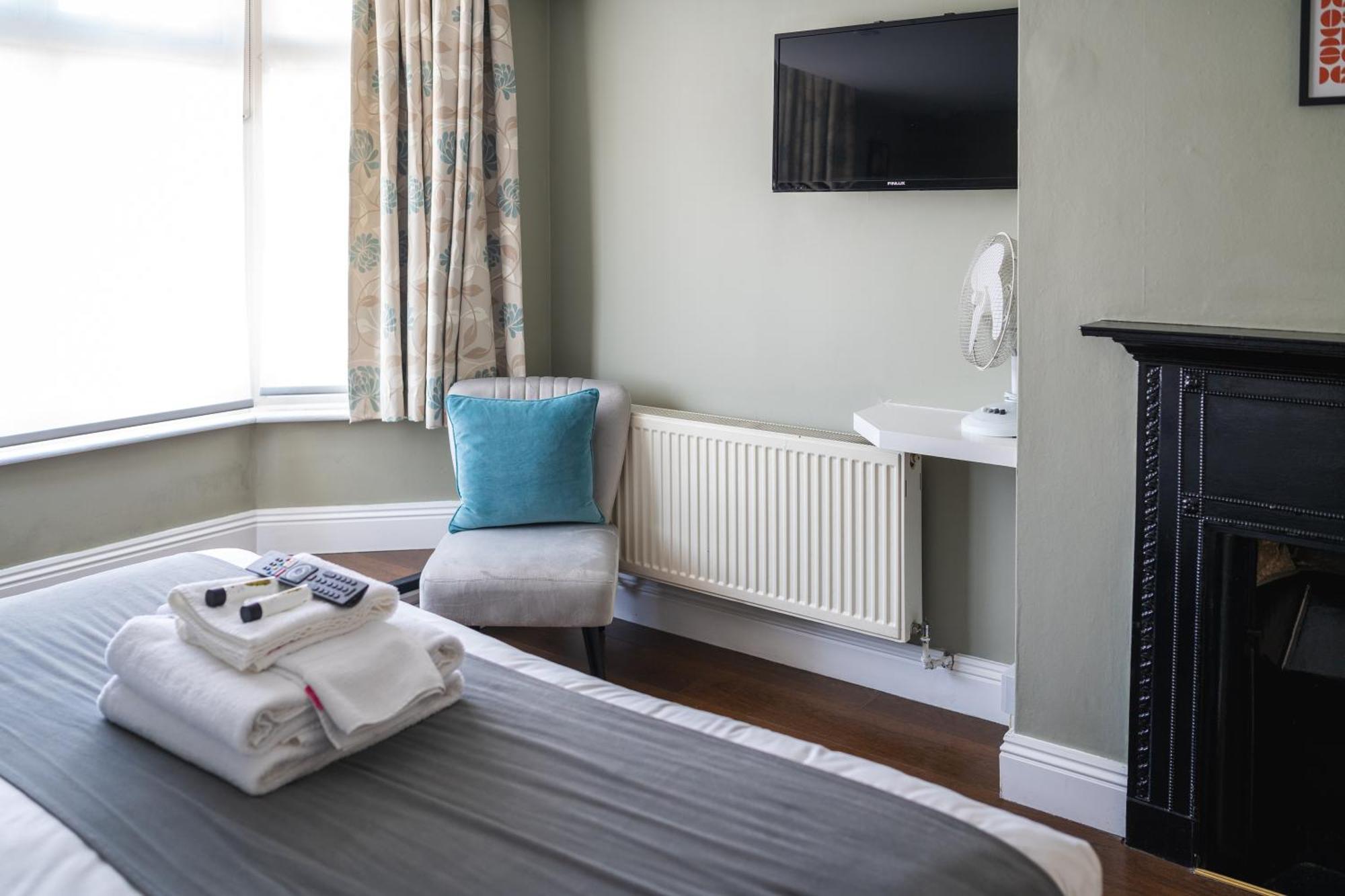 The Oyster Smack Hotel Burnham-on-Crouch ภายนอก รูปภาพ