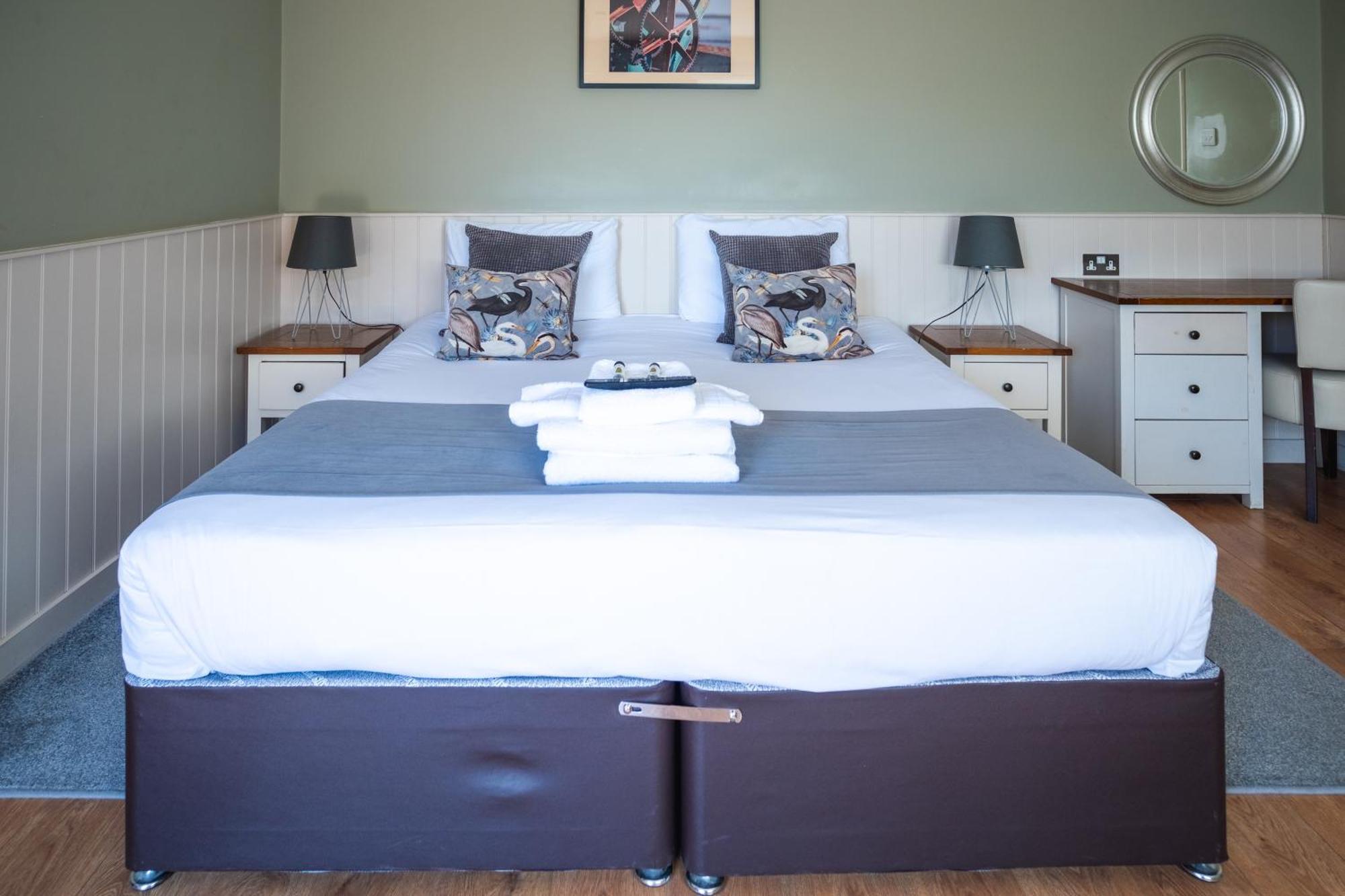 The Oyster Smack Hotel Burnham-on-Crouch ภายนอก รูปภาพ