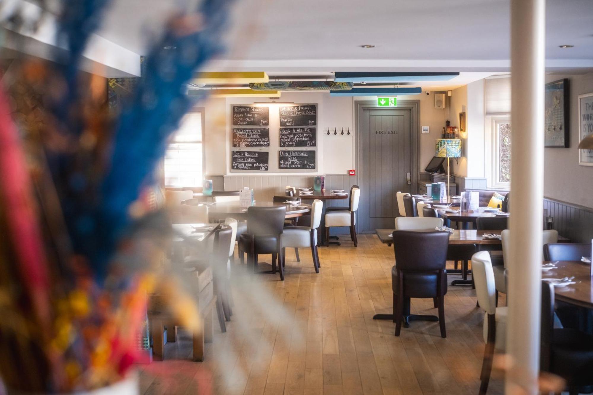 The Oyster Smack Hotel Burnham-on-Crouch ภายนอก รูปภาพ