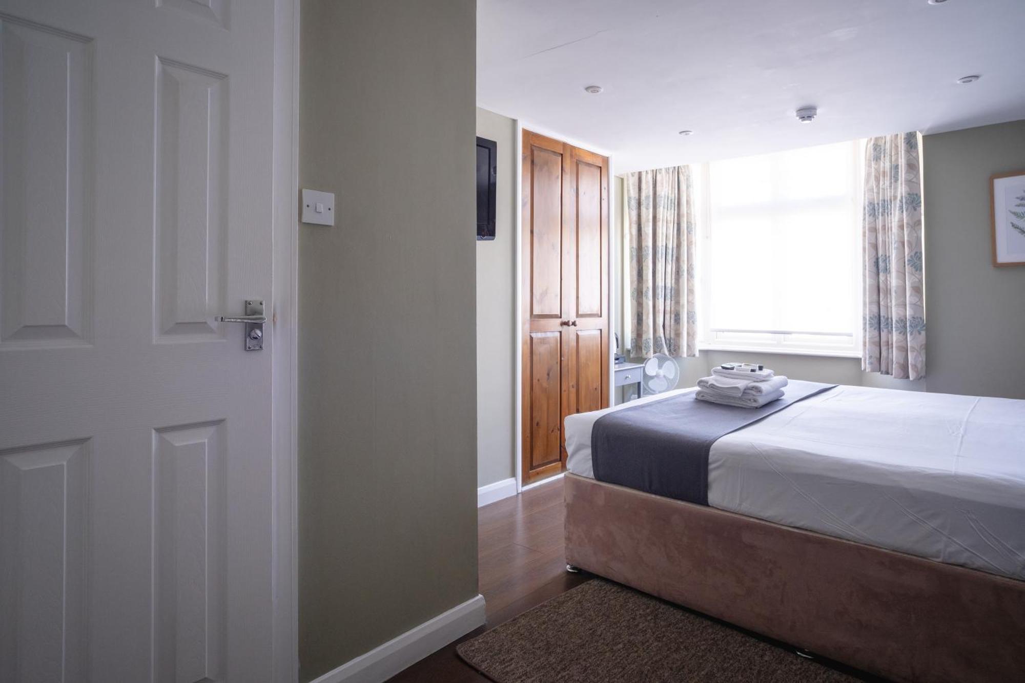The Oyster Smack Hotel Burnham-on-Crouch ภายนอก รูปภาพ