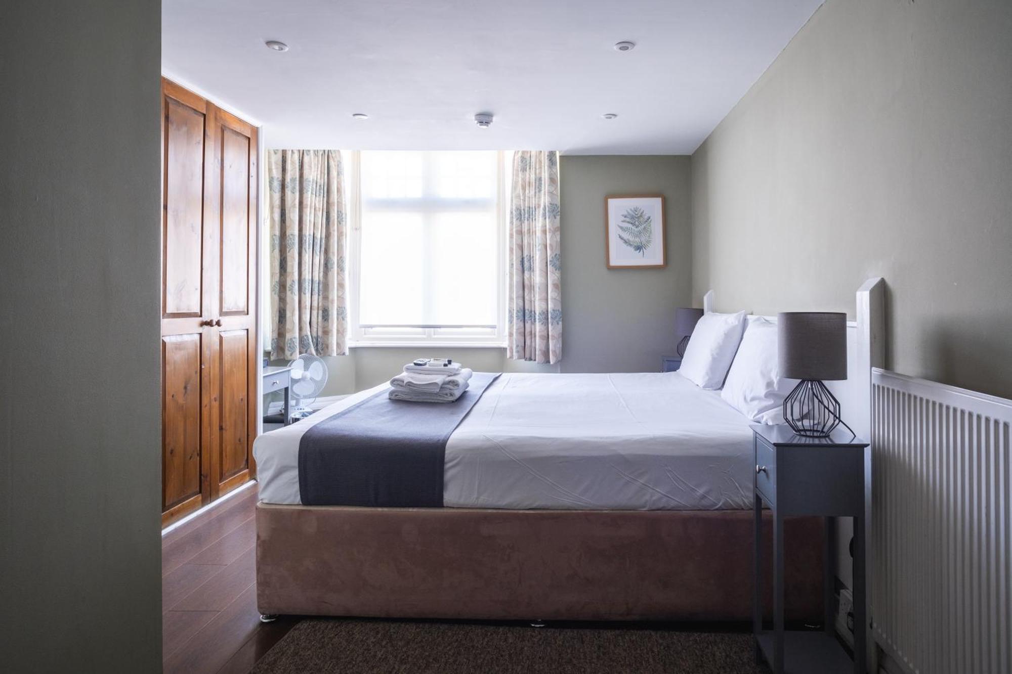 The Oyster Smack Hotel Burnham-on-Crouch ภายนอก รูปภาพ