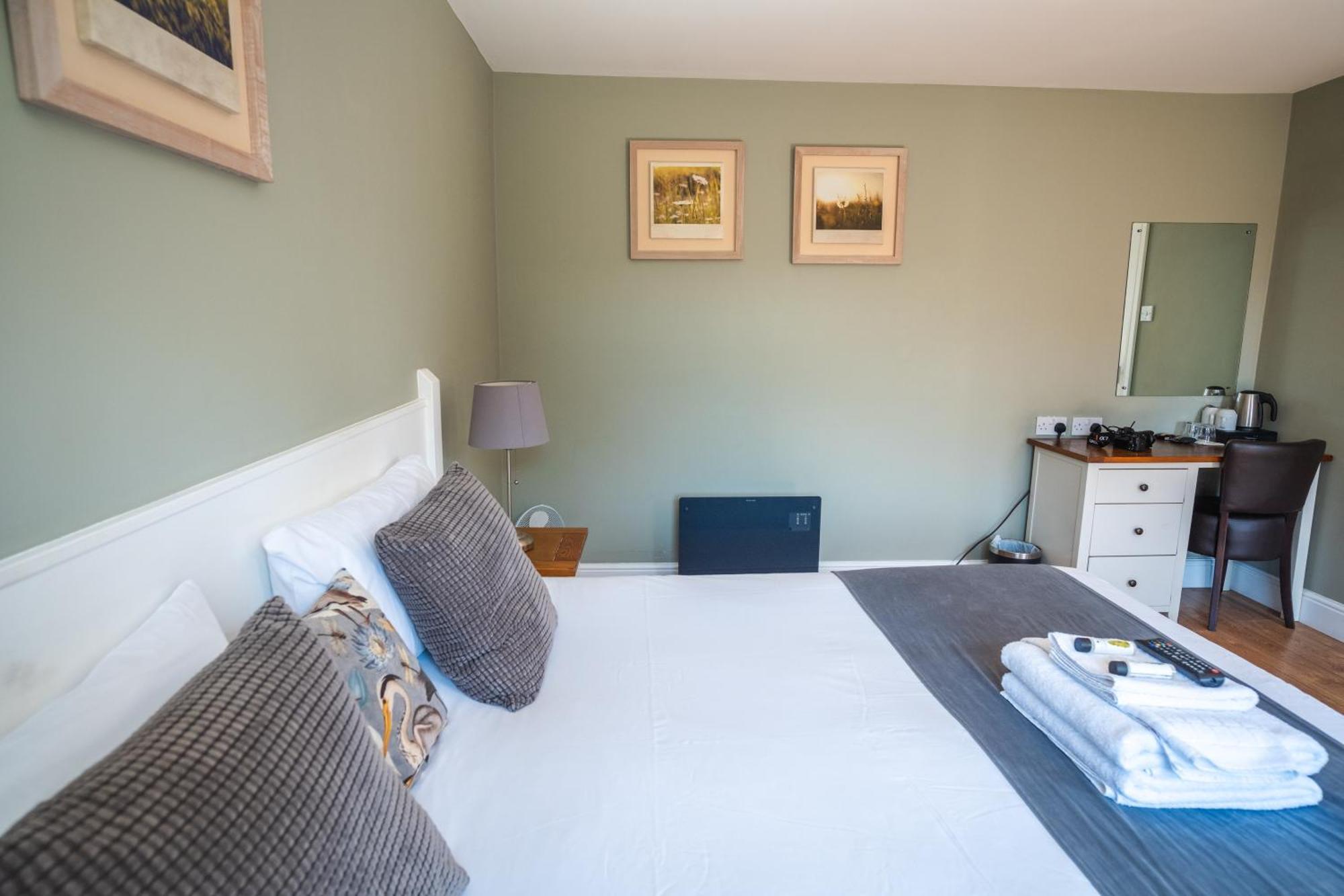 The Oyster Smack Hotel Burnham-on-Crouch ภายนอก รูปภาพ