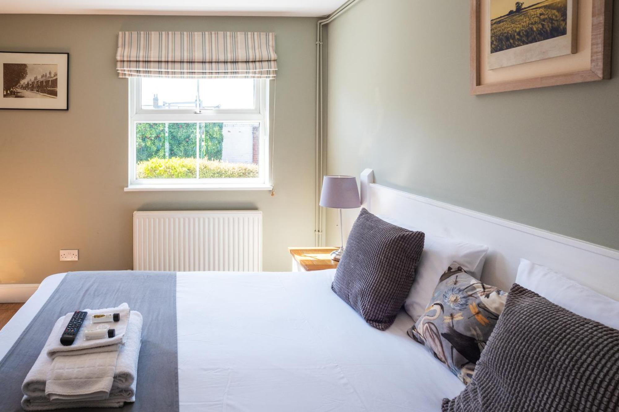 The Oyster Smack Hotel Burnham-on-Crouch ภายนอก รูปภาพ