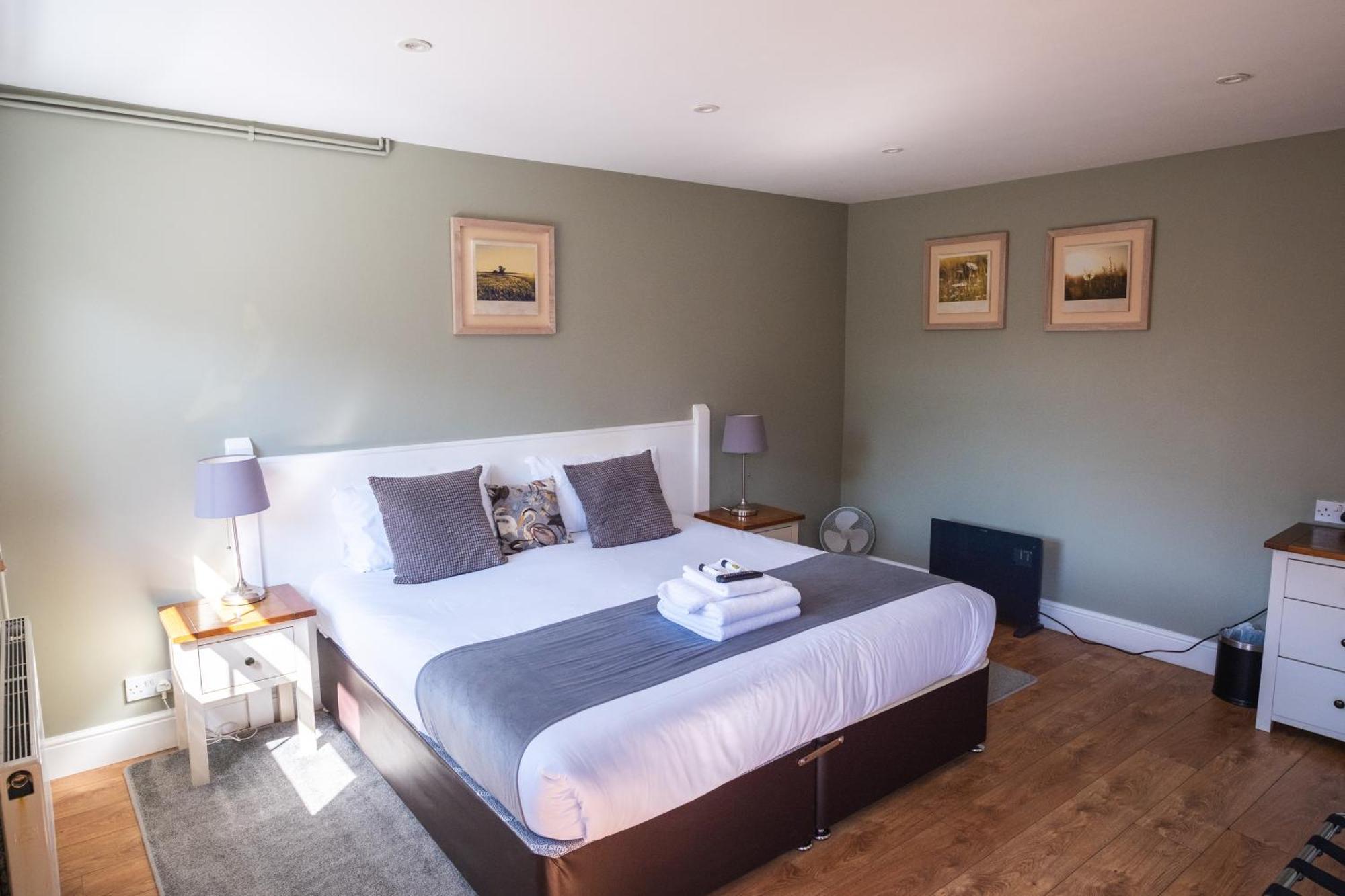 The Oyster Smack Hotel Burnham-on-Crouch ภายนอก รูปภาพ
