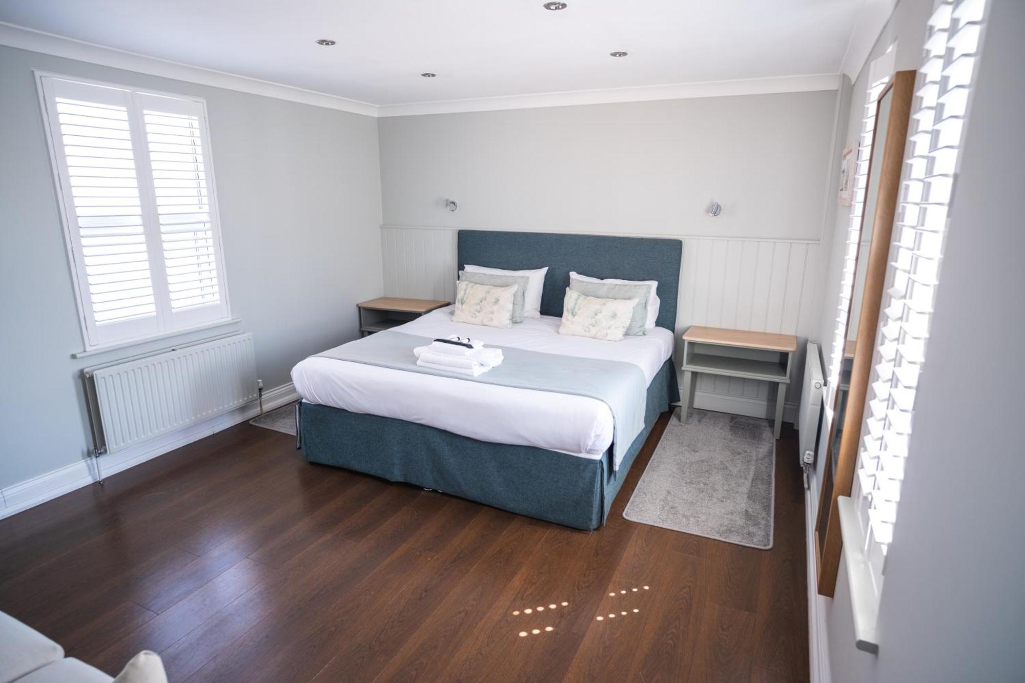 The Oyster Smack Hotel Burnham-on-Crouch ภายนอก รูปภาพ