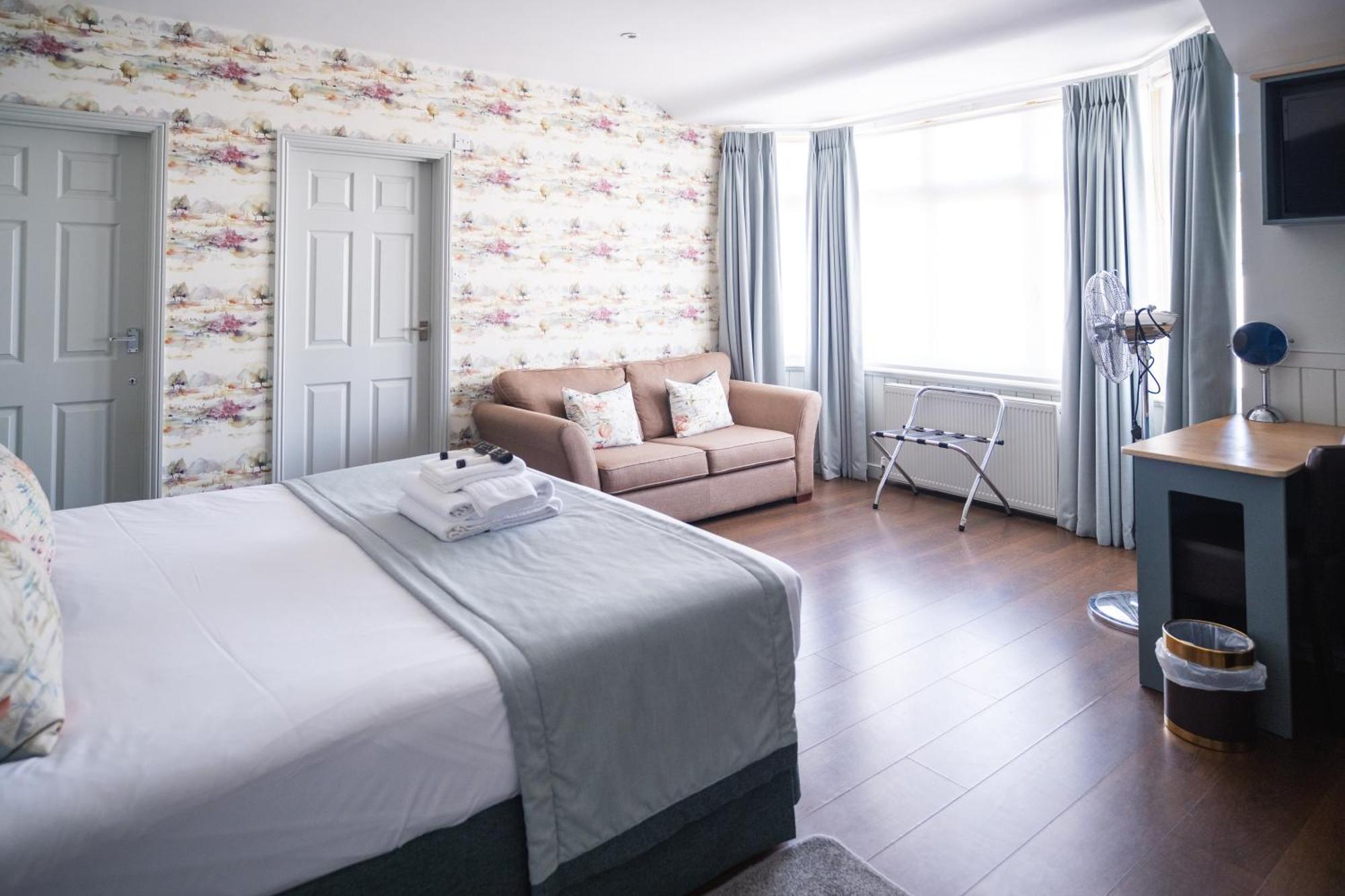 The Oyster Smack Hotel Burnham-on-Crouch ภายนอก รูปภาพ