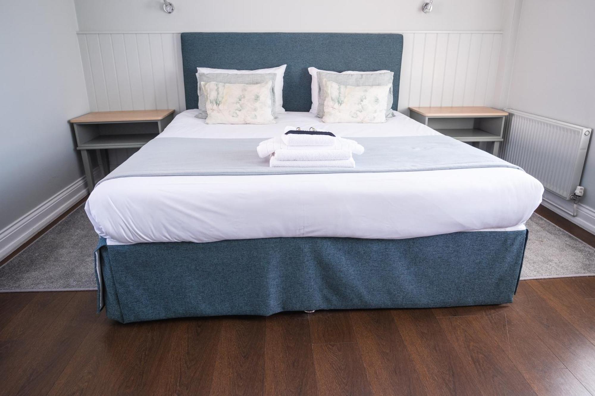 The Oyster Smack Hotel Burnham-on-Crouch ภายนอก รูปภาพ