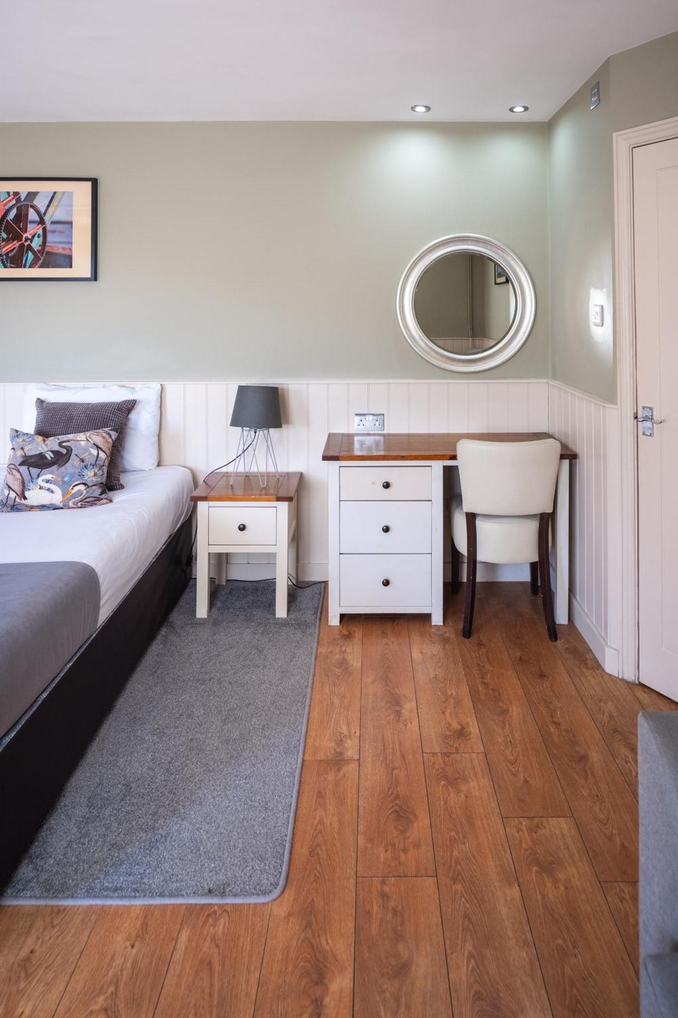 The Oyster Smack Hotel Burnham-on-Crouch ภายนอก รูปภาพ